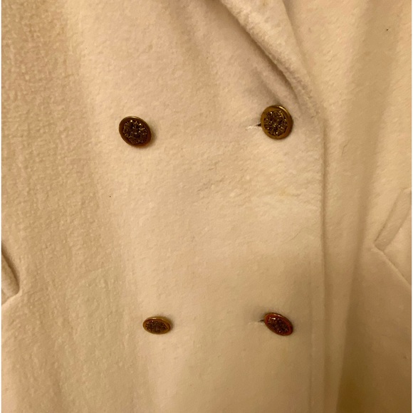 Rock your vintage lifestyle with this Herman Kay white wool coat.Size 14. - Picture 2 of 14